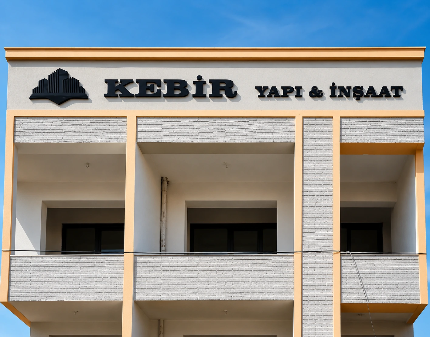 Kebir Yapı & İnşaat İçin Parapet Kabartma Harf Uygulamamız